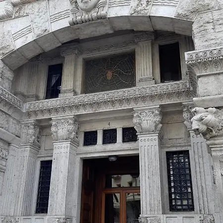 Apartament The Queen's Coffer *