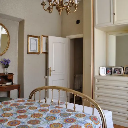 The Queen's Coffer Apartament *