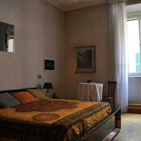 The Queen's Coffer Róma