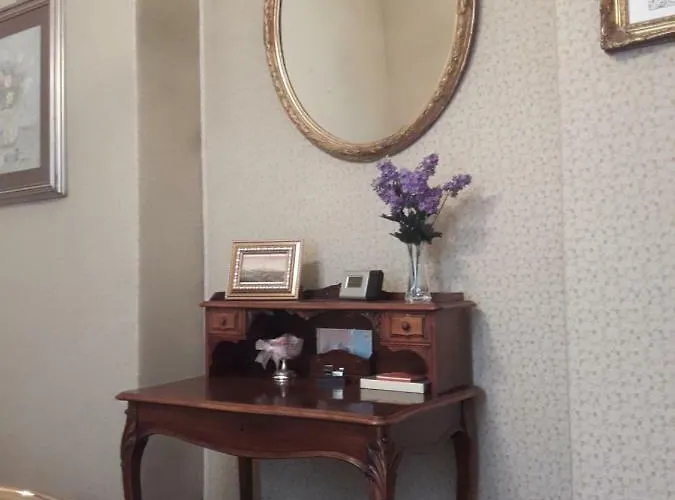 The Queen's Coffer Apartman *